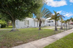 628 Dogwood Road, West Palm Beach, FL 33409 Sold 11/14/24