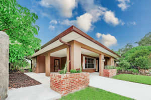 302 NE Midfield Lane, Port Saint Lucie, FL 34983 Sold 12/27/24