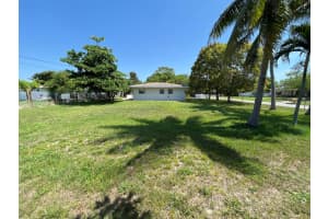 3895 Beverly Drive, Palm Springs, FL 33461 Sold 11/04/24