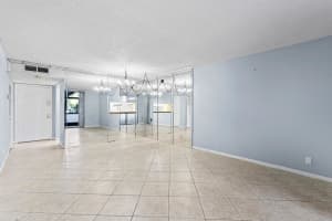 5190 Las Verdes 121 Circle 121, Delray Beach, FL 33484 Sold 10/28/24