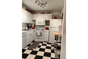 3400 Springdale Boulevard 110, Palm Springs, FL 33461 Sold 10/24/24