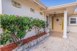 728 Ridgewood Drive Drive, West Palm Beach, FL 33405 Sold 04/24/25