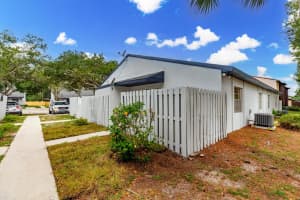 2007 Oleander Boulevard Apt D, Fort Pierce, FL 34950 - MLS#R11018024