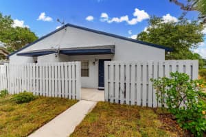 2007 Oleander Boulevard Apt D, Fort Pierce, FL 34950 - MLS#R11018024