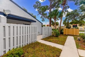 2007 Oleander Boulevard Apt D, Fort Pierce, FL 34950 - MLS#R11018024