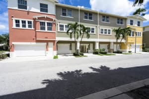433 Amador Lane 4, West Palm Beach, FL 33401 Sold 11/07/24