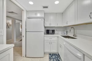 3650 Inverrary Drive 1b, Lauderhill, FL 33319 Sold 01/16/25