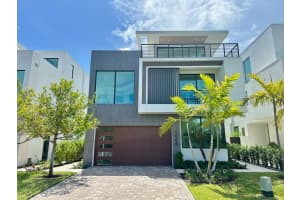 1066 Del Harbour Drive, Delray Beach, FL 33483 Sold 10/29/24