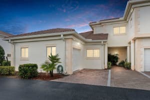 528 7th Square 101, Vero Beach, FL 32962 Sold 12/27/24
