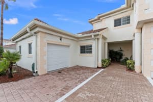 528 7th Square 101, Vero Beach, FL 32962 Sold 12/27/24