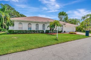 8466 SE Gulfstream Place, Hobe Sound, FL 33455 Sold 12/12/24