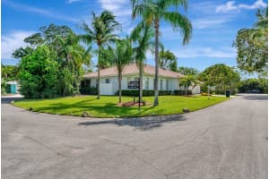 8466 SE Gulfstream Place, Hobe Sound, FL 33455 Sold 12/12/24