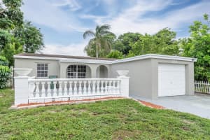 220 NW 53rd Street, Oakland Park, FL 33309 Sold 01/31/25