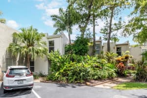 694 Kensington Place, Wilton Manors, FL 33305 Sold 01/31/25