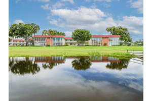 24 Pine Arbor Lane 103, Vero Beach, FL 32962 Sold 05/09/25