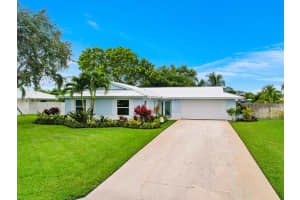 8652 SE Sandcastle Circle, Hobe Sound, FL 33455 Sold 10/22/24