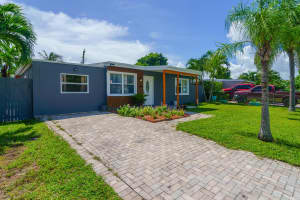 400 Tulip Tree Drive, Lake Worth, FL 33462 Sold 10/31/24