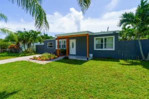 400 Tulip Tree Drive, Lake Worth, FL 33462 Sold 10/31/24