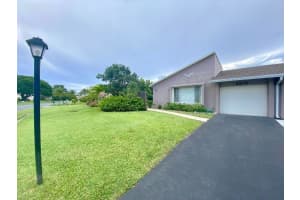 5304 Mirror Lakes Boulevard, Boynton Beach, FL 33472 Sold 11/12/24