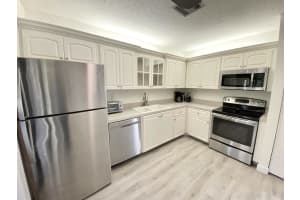 5304 Mirror Lakes Boulevard, Boynton Beach, FL 33472 Sold 11/12/24