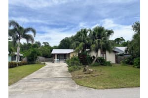 2316 44th Av Avenue, Vero Beach, FL 32966 - MLS#R11019626