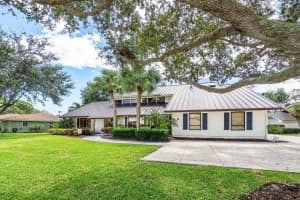 8 Shady Lane, Tequesta, FL 33469 Sold 12/06/24