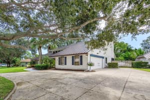 8 Shady Lane, Tequesta, FL 33469 Sold 12/06/24