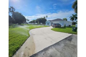 156 Dabou Loop, Belle Glade, FL 33430 Sold 10/18/24