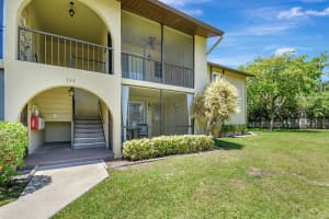 330 Pine Ridge Circle D-1, Greenacres, FL 33463 Sold 11/26/24
