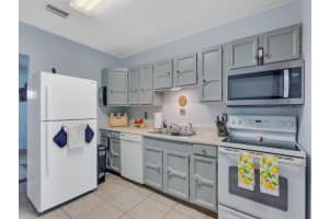 2303 2nd Court SE, Vero Beach, FL 32962 Sold 12/04/24