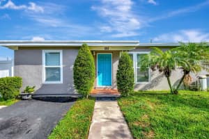 352 Winged Foot Road, Palm Springs, FL 33461 Sold 11/08/24