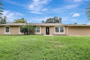 392 SW Lakehurst Drive, Port Saint Lucie, FL 34983 Sold 12/11/24