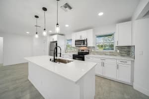 185 8th Avenue SW, Vero Beach, FL 32962 Sold 11/27/24