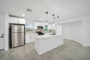 185 8th Avenue SW, Vero Beach, FL 32962 Sold 11/27/24