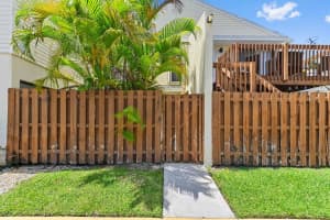 645 Executive Center Drive 101, West Palm Beach, FL 33401 Sold 01/17/25