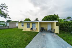 206 SW 14th Avenue, Delray Beach, FL 33444 Sold 11/18/24