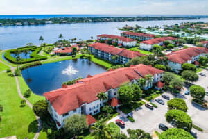 102 Half Moon Circle E2, Hypoluxo, FL 33462 Sold 04/04/25