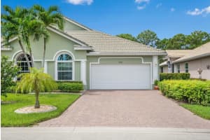 590 NW Red Pine Way, Jensen Beach, FL 34957 Sold 04/07/25