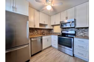 106 Oxford 200, West Palm Beach, FL 33417 Sold 11/26/24