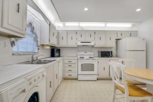 711 Laconia Circle B, Lake Worth, FL 33467 Sold 11/25/24