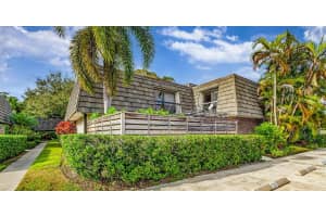 532 5th Ter Terrace, Palm Beach Gardens, FL 33418 Sold 11/06/24