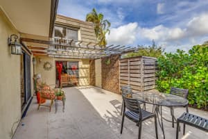 532 5th Ter Terrace, Palm Beach Gardens, FL 33418 Sold 11/06/24