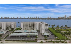 301 Lake Shore Drive 809, Lake Park, FL 33403 - MLS#R11024996