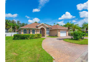 858 41st Court, Vero Beach, FL 32960 Sold 04/02/25