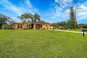1917 Wyoming Avenue, Fort Pierce, FL 34982 Sold 01/09/25