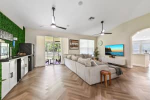 112 Cocoplum Circle, Royal Palm Beach, FL 33411 Sold 01/16/25