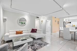 1202 Palm Trail 1, Delray Beach, FL 33483 Sold 12/18/24