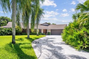 2190 NE Pinecrest Lakes Boulevard, Jensen Beach, FL 34957 Sold 03/31/25