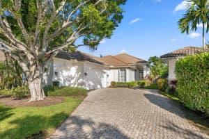 12171 Glen Bay Drive, Wellington, FL 33414 Sold 02/14/25