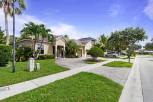9521 Sedgewood Drive, Lake Worth, FL 33467 Sold 02/25/25